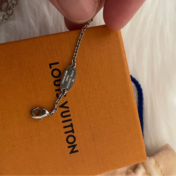 LOUIS VUITTON Bracelet Essential V Women's M63198 Metal Silver - Picture 5 of 6